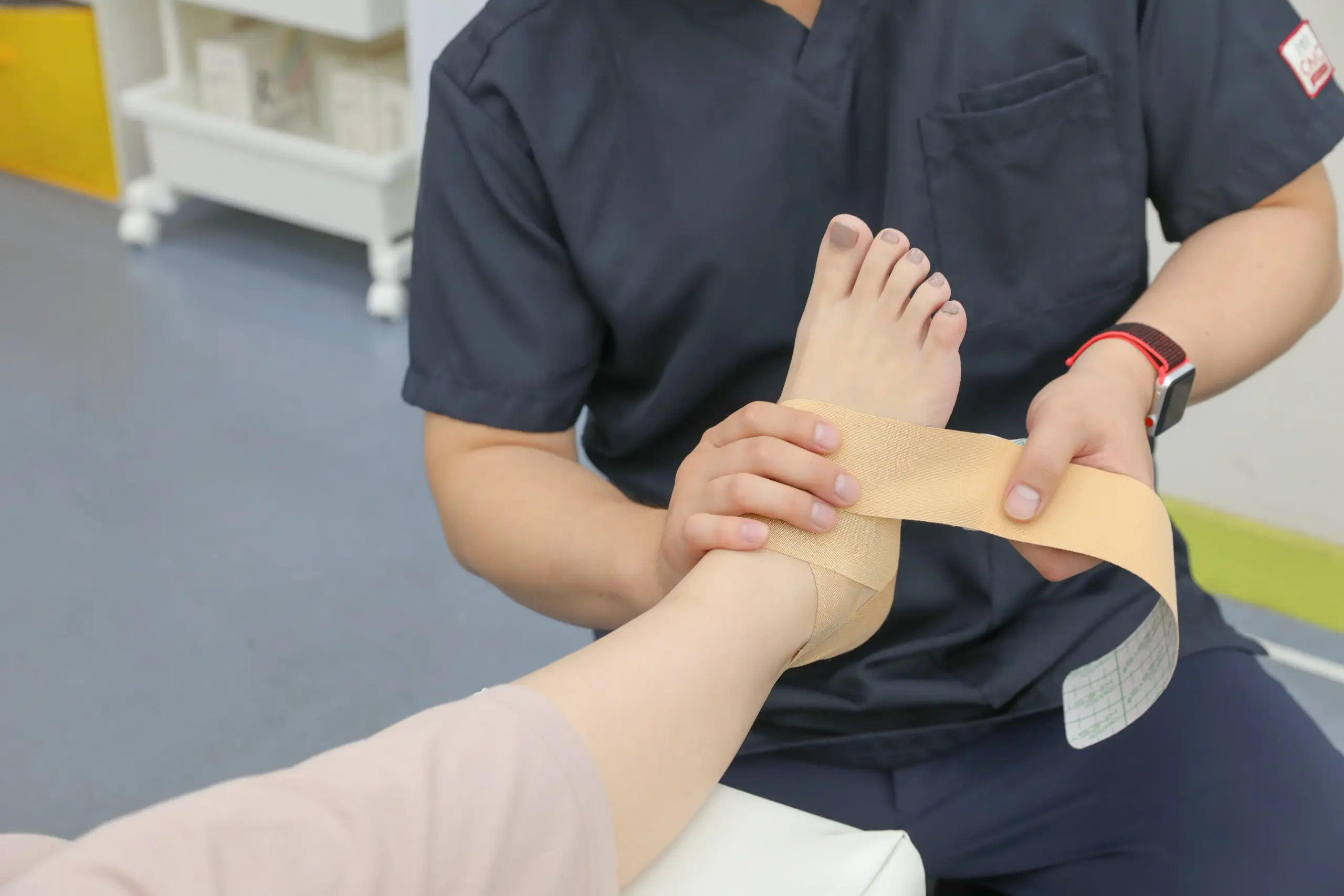 CMC西葛西整骨院でのテーピングの様子